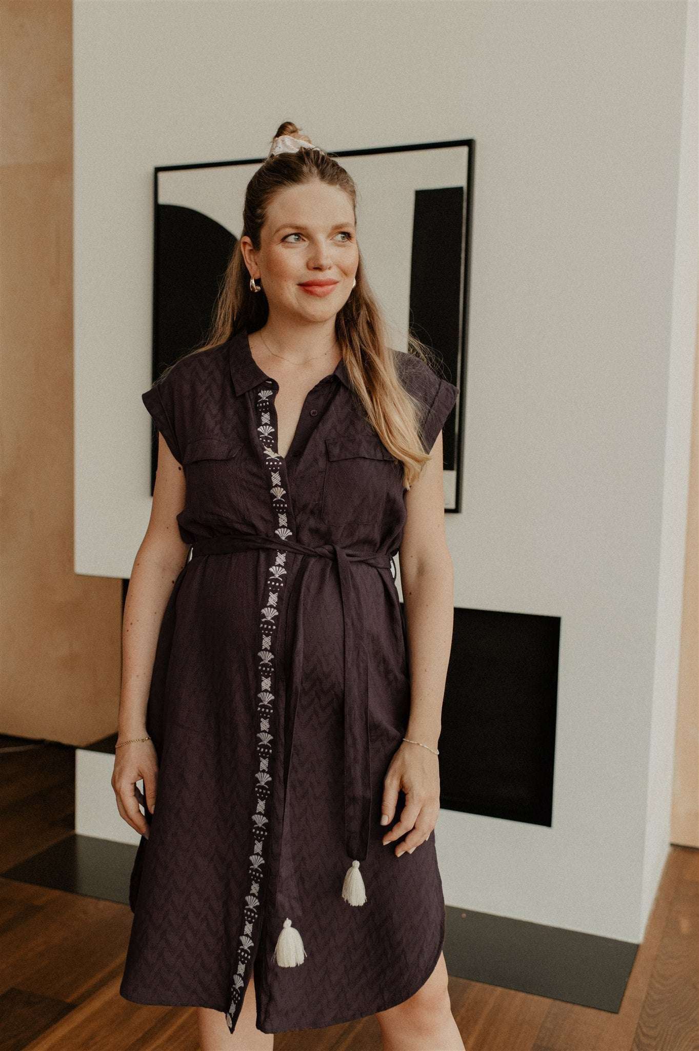 mara mea Schwangerschaftskleid online kaufen bei Mutterkleid, midilanges Hemdblusenkleid für Schwangerschaft und Stillzeit, aus Baumwolle, kurzer Arm, Bindegürtel, Knopfleiste, Hemdkragen, dunkelbraun