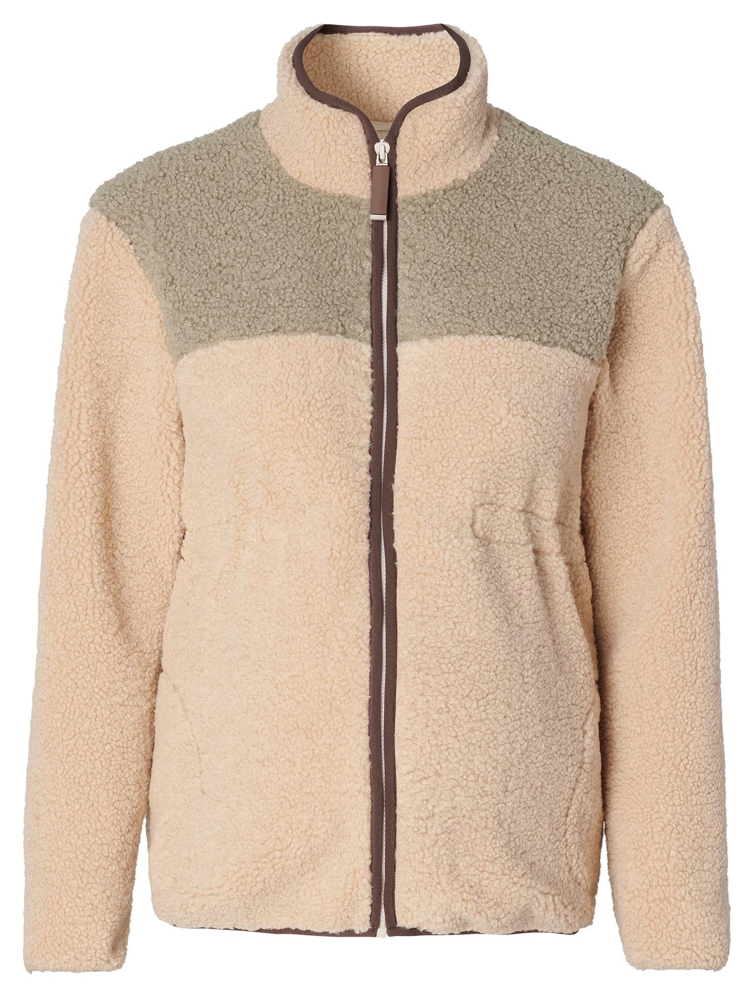 Kuschelige Teddy-Jacke für die Schwangerschaft. Warmer Herbst-Look