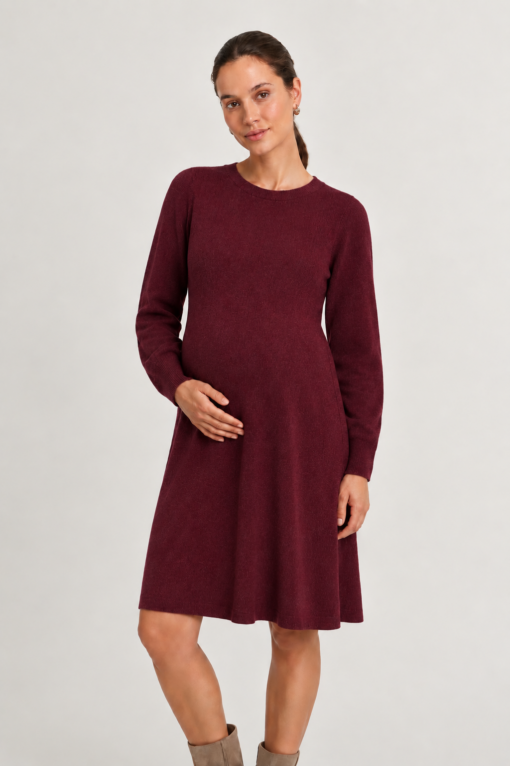Dunkelrotes Umstands-Strickkleid mit Ballonärmeln