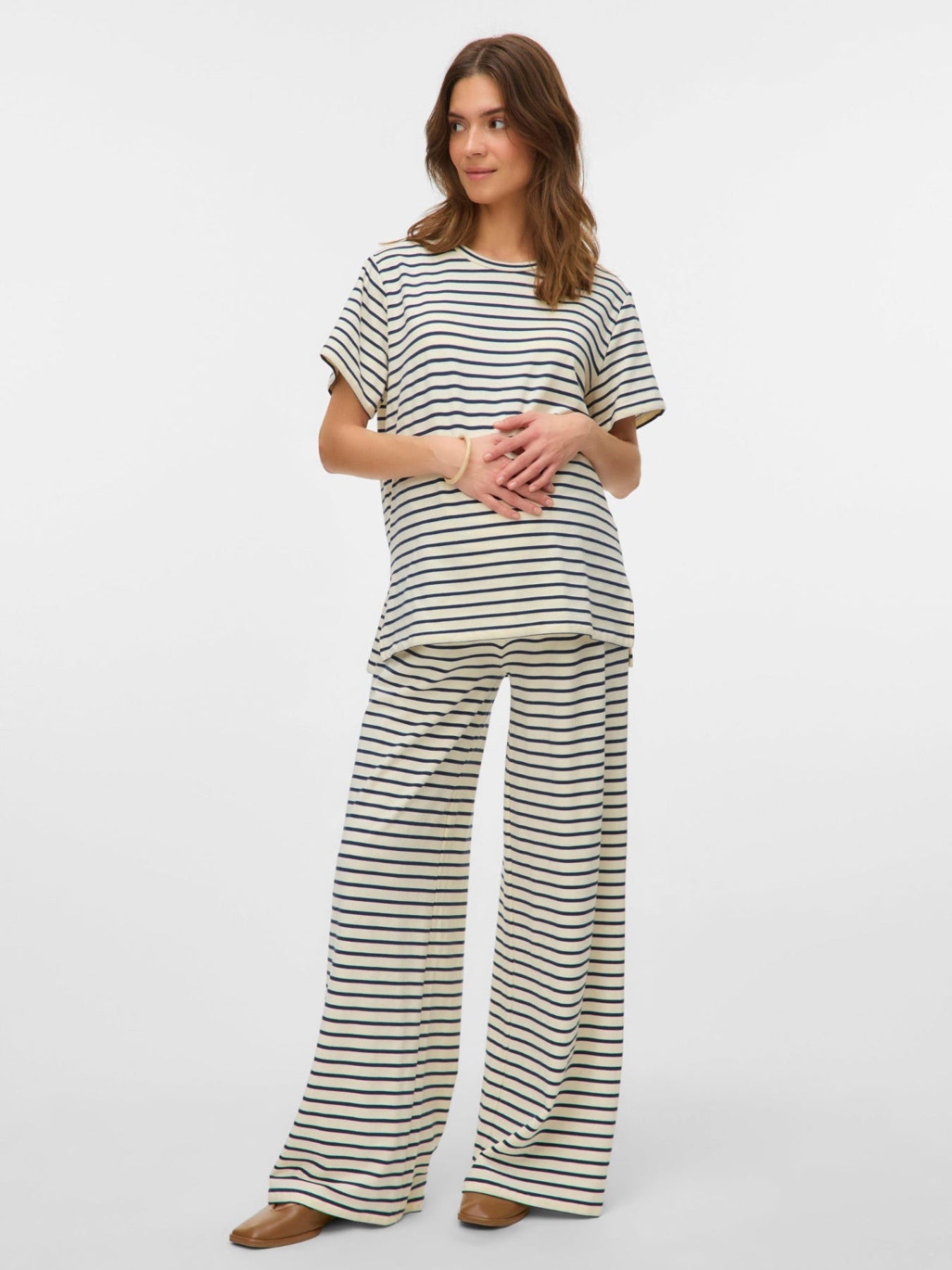 Weite Jersey-Umstandshose von Mamalicious beige blau gestreift mieten oder kaufen bei Mutterkleid