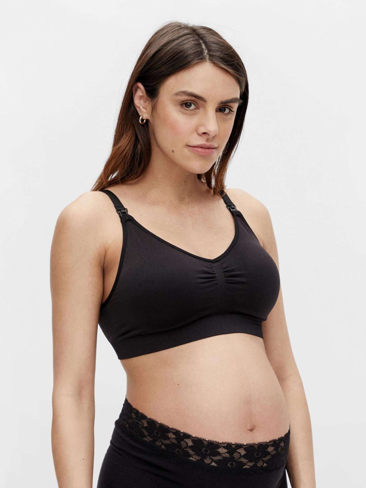 Still-BH von Mamalicious bei Mutterkleid online kaufen. 2er Pack, schwarz und hautfarben, mit recyceltem Nylon, für das einfache Stillen entwickelte Verschlussöffnung