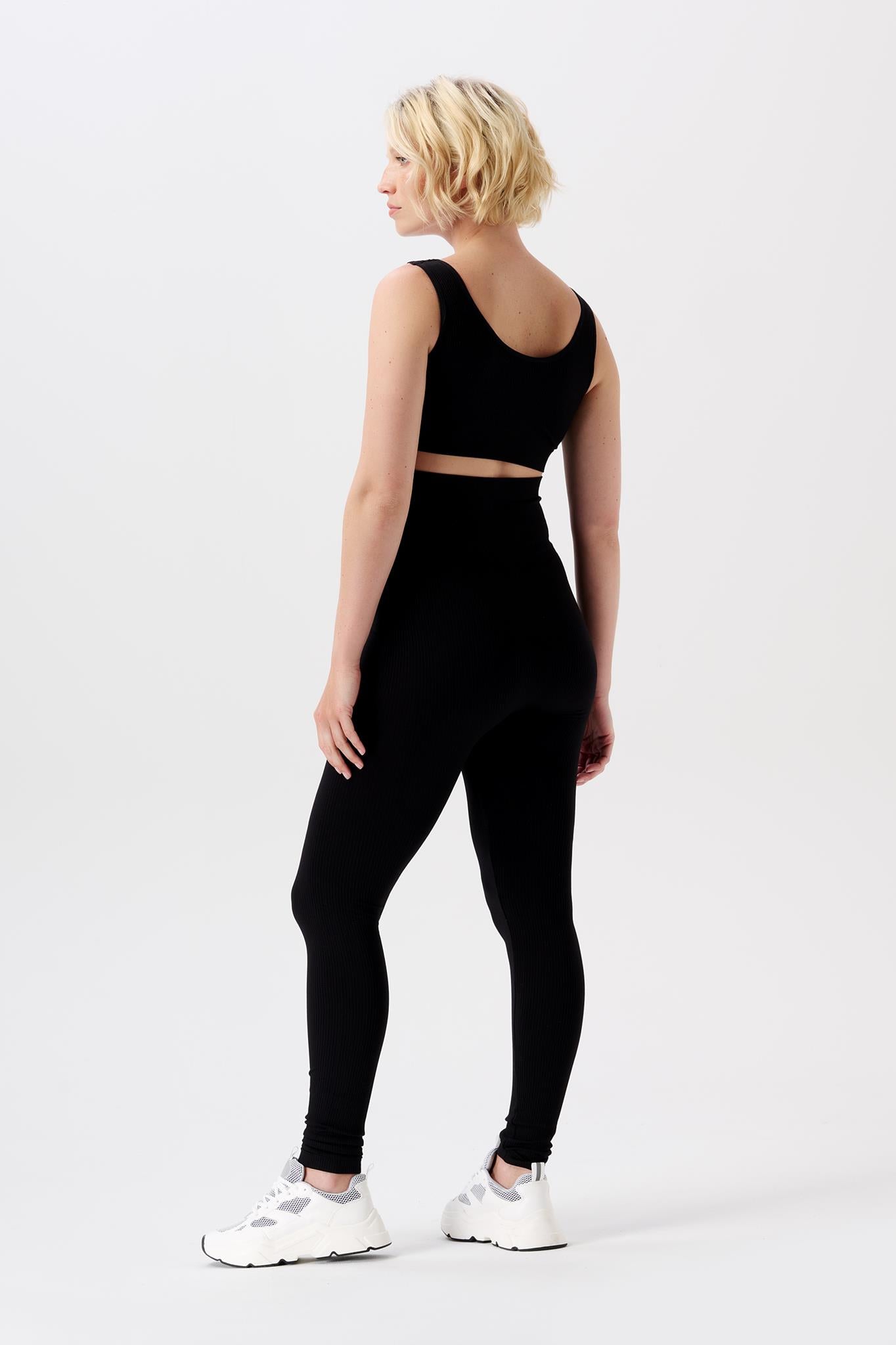 Model zeigt Noppies nahtlose Umstandsleggings in schwarz im Profil. Zu Mieten oder kaufen bei Mutterkleid .