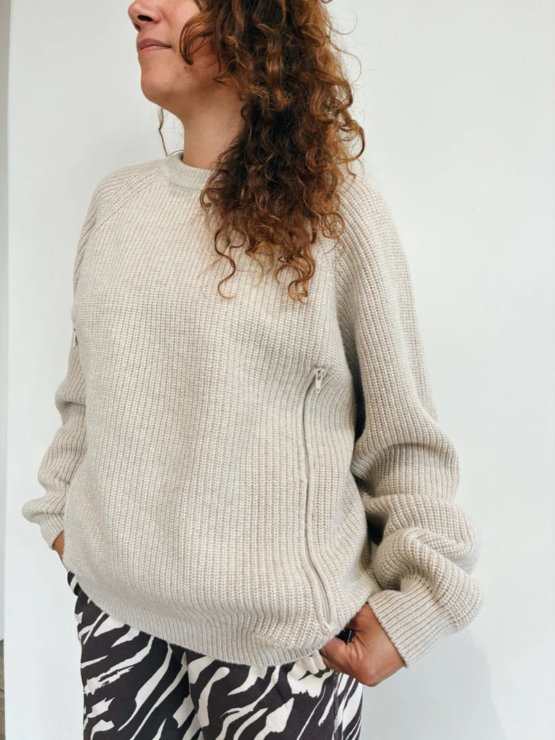Stillpullover aus Grobstrick mit Reißverschlüssen