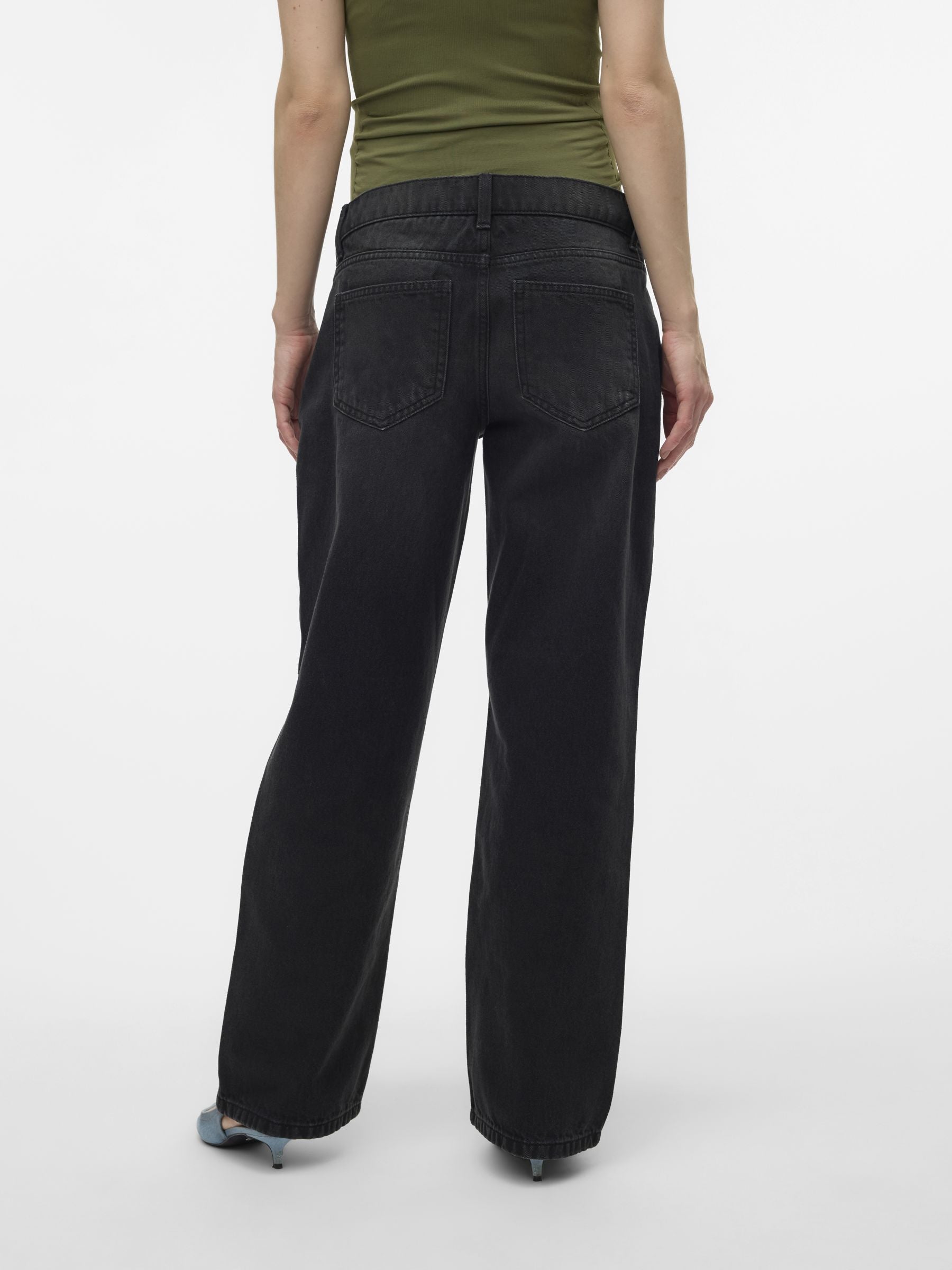 Umstandsjeans mit weitem Bein und Eingriffstaschen hinten rechts und links