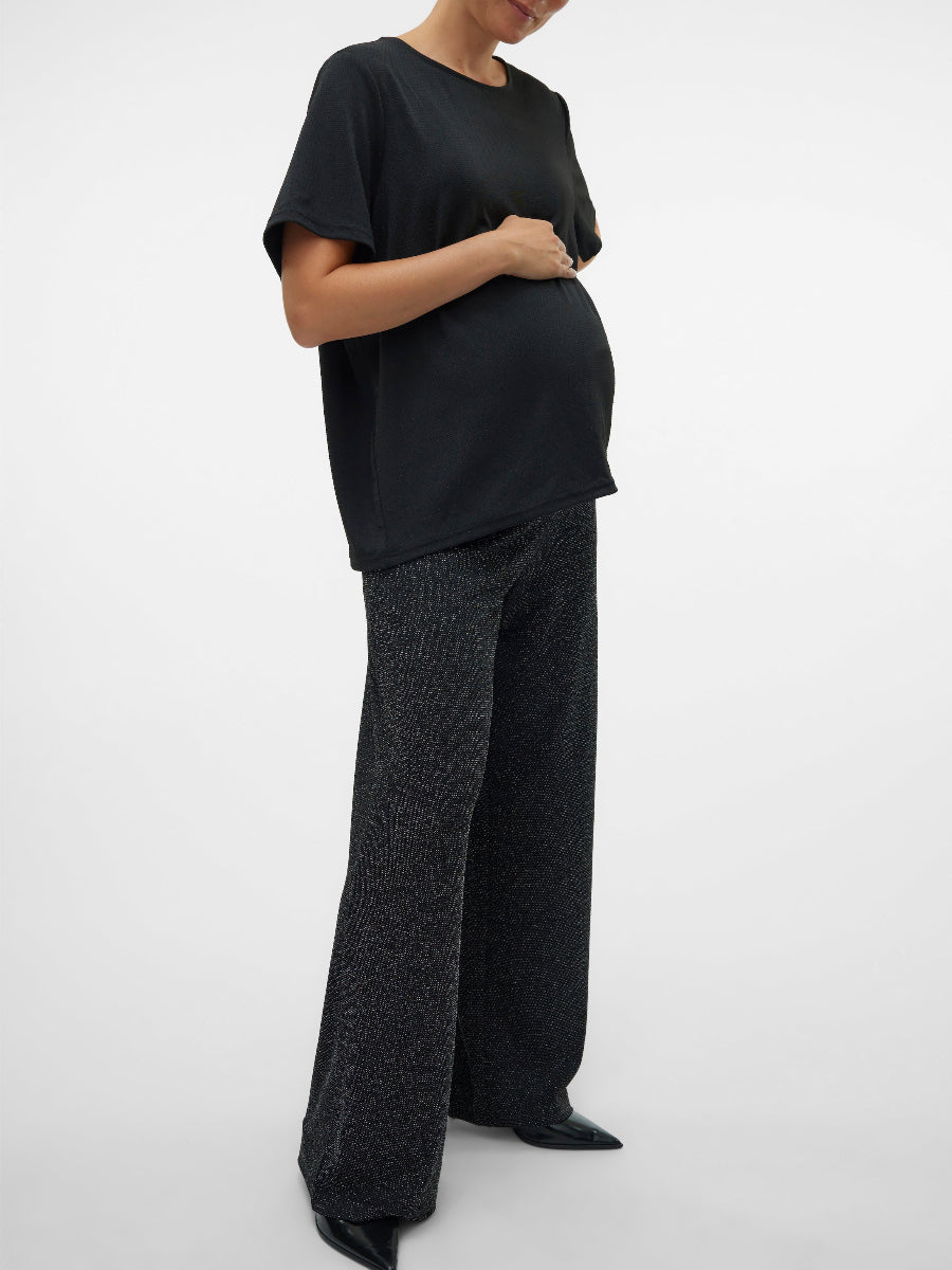 Werdende Mama mit Glitzerhose für die Schwangerschaft. Kaufe oder miete Umstandshosen online bei Mutterkleid