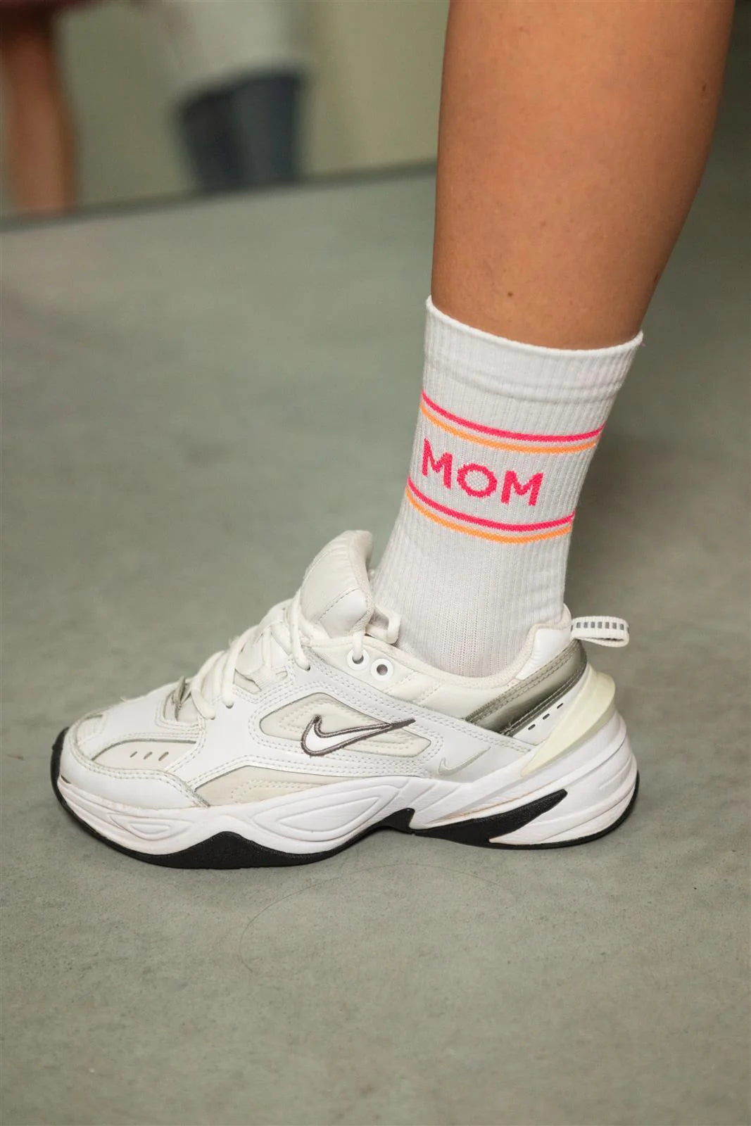 Socke Mom, neon