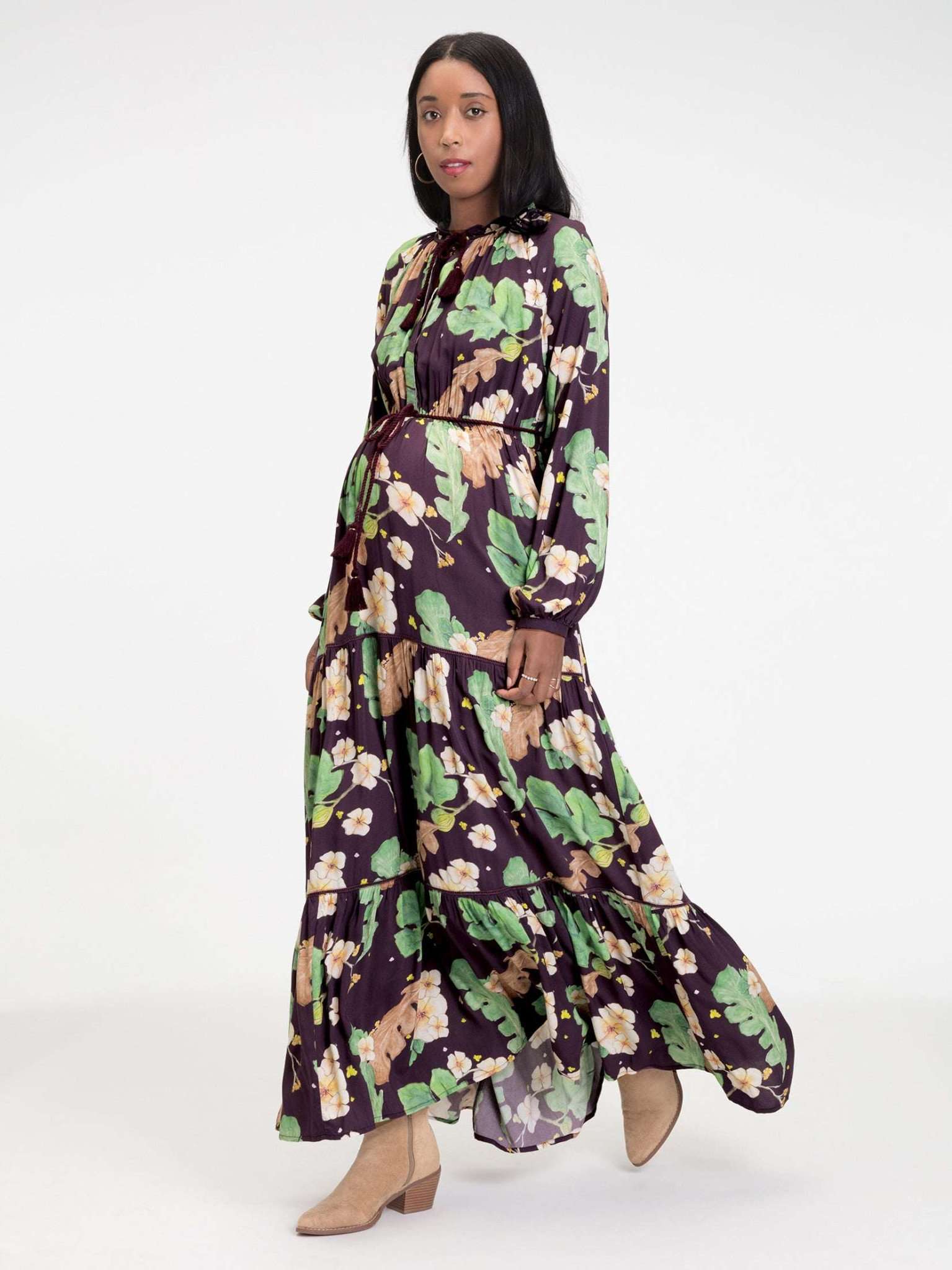 Mutterkleid Maxikleid von Mara Mea für Schwangerschaft und Stillzeit mit Blumenprint und langem Arm aus Viskose auberginefarben