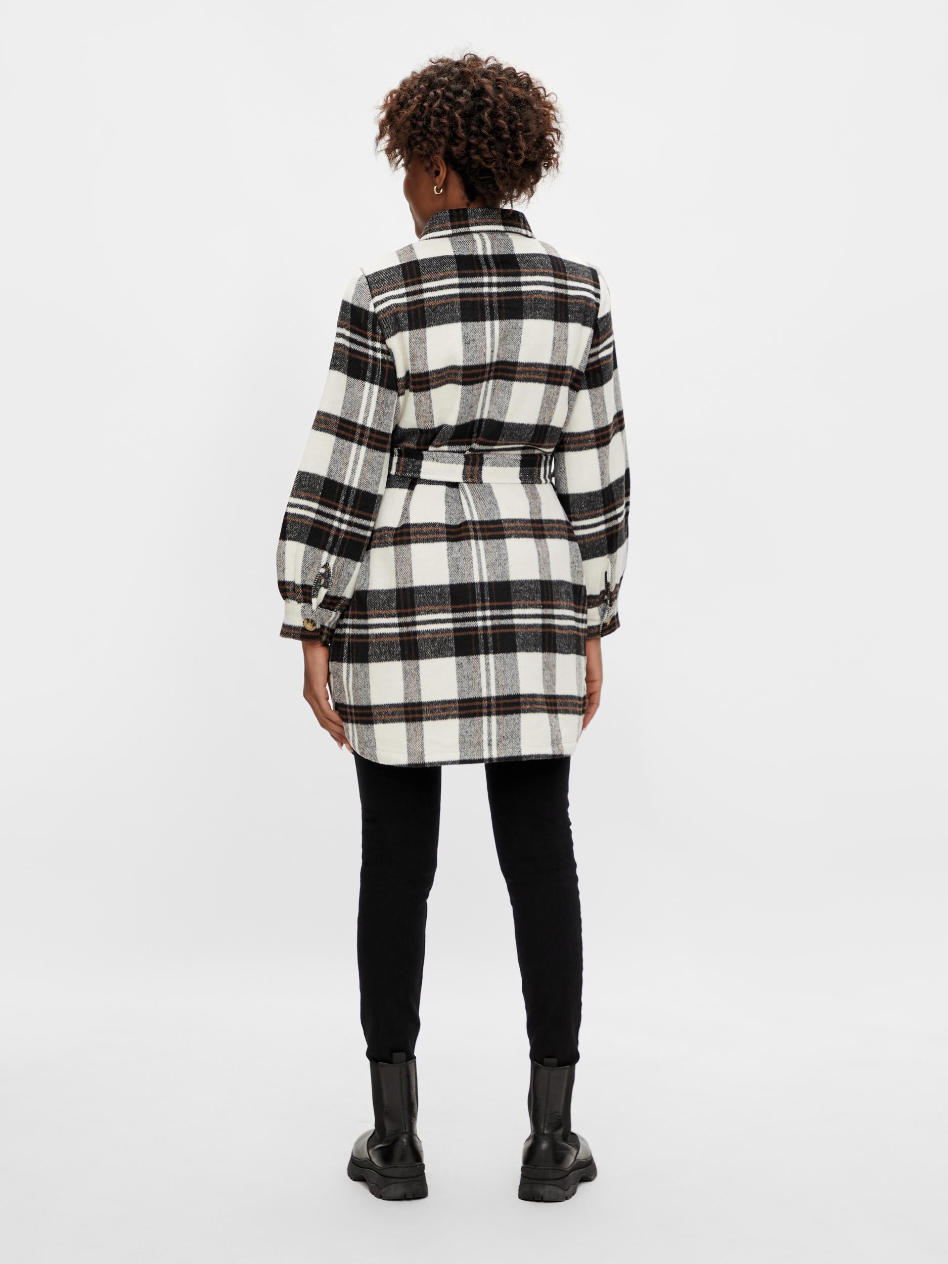 Mutterkleid Mamalicious Umstandsjacke aus recyceltem Polyester und Wollanteil Karomuster schwarz, weiß, braun mieten oder kaufen