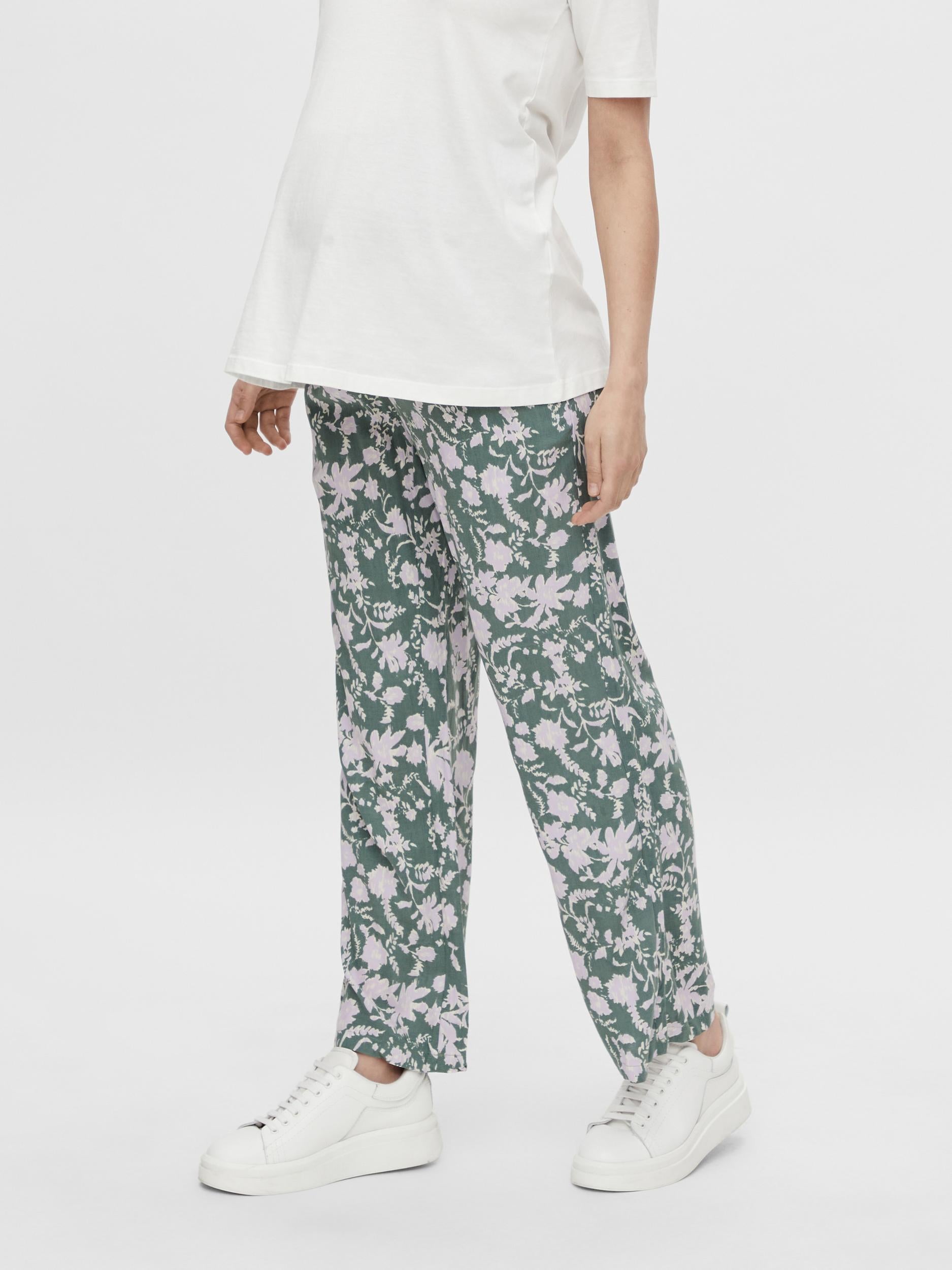 Viskose Umstandshose grün von Mamalicious mit Bauchband und Blumenprint in Flieder bei Mutterkleid mieten oder online kaufen