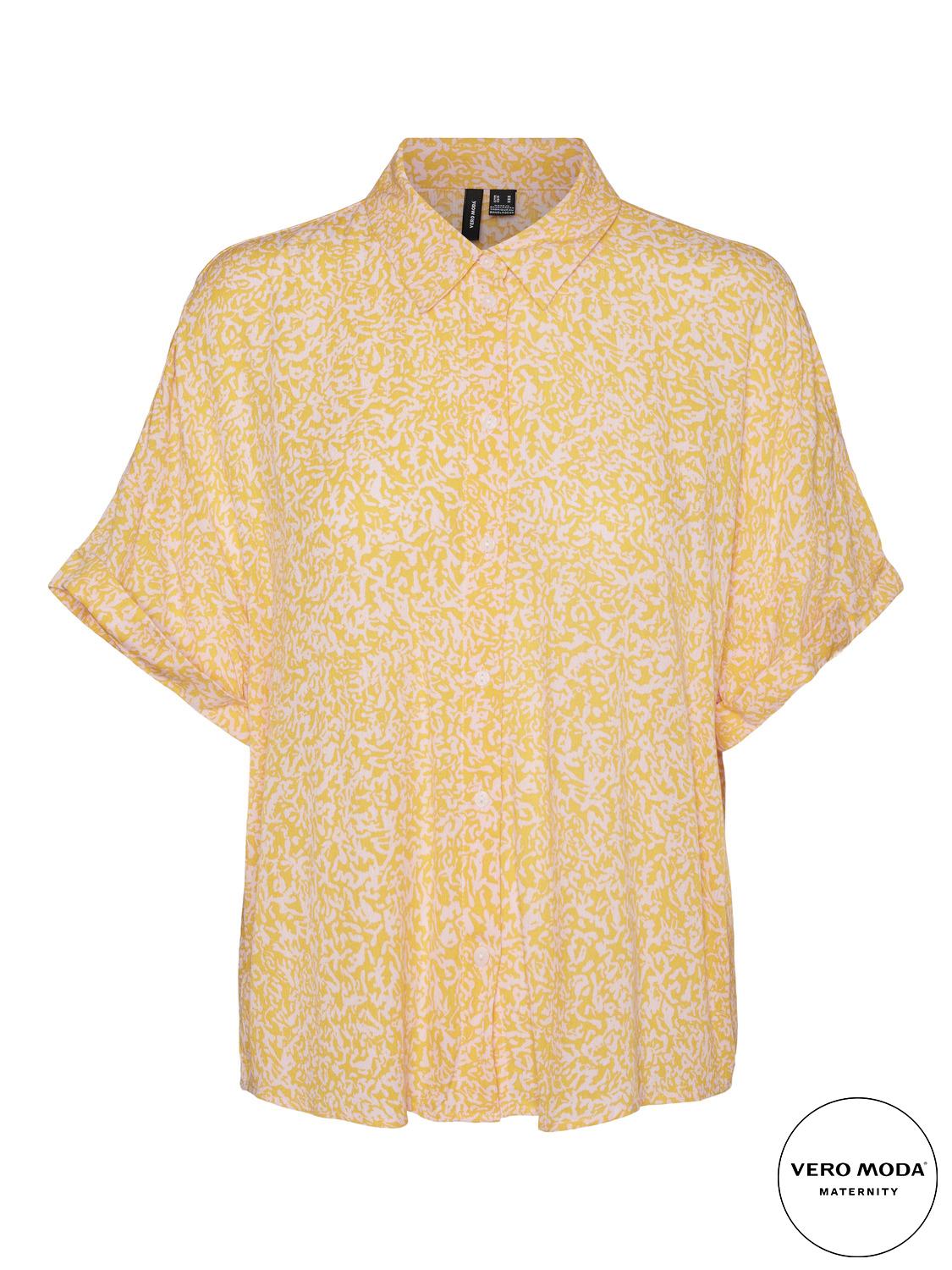 Freigestellte Vero Moda Maternity Umstandsbluse von vorne aus Viskose im weiten Fit in orange/rosa mit kurzem Arm bei Mutterkleid mieten oder online kaufen.