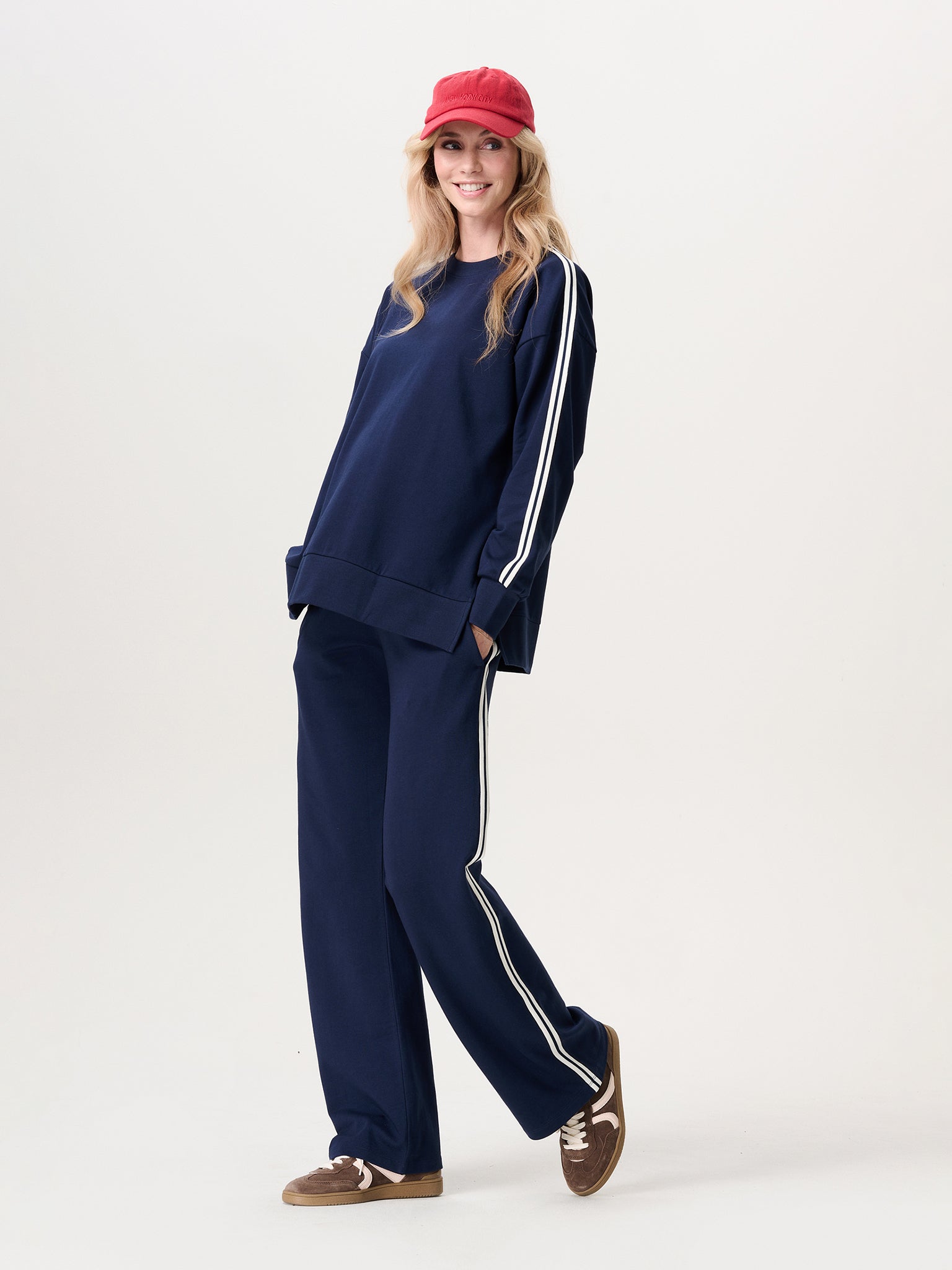Loungehose mit seitlichen Streifen