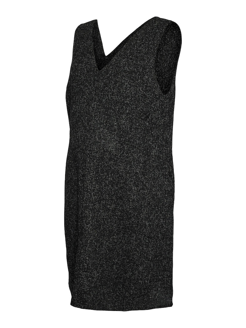 Mamalicious Jacquardkleid aus Viskose-Mix  - seitliche Ansicht freigestellt - geradliniger Schwangerschaftsschnitt, eleganter schwarzer Glitzerstoff, V-Ausschnitt vorne und hinten, ohne Arm