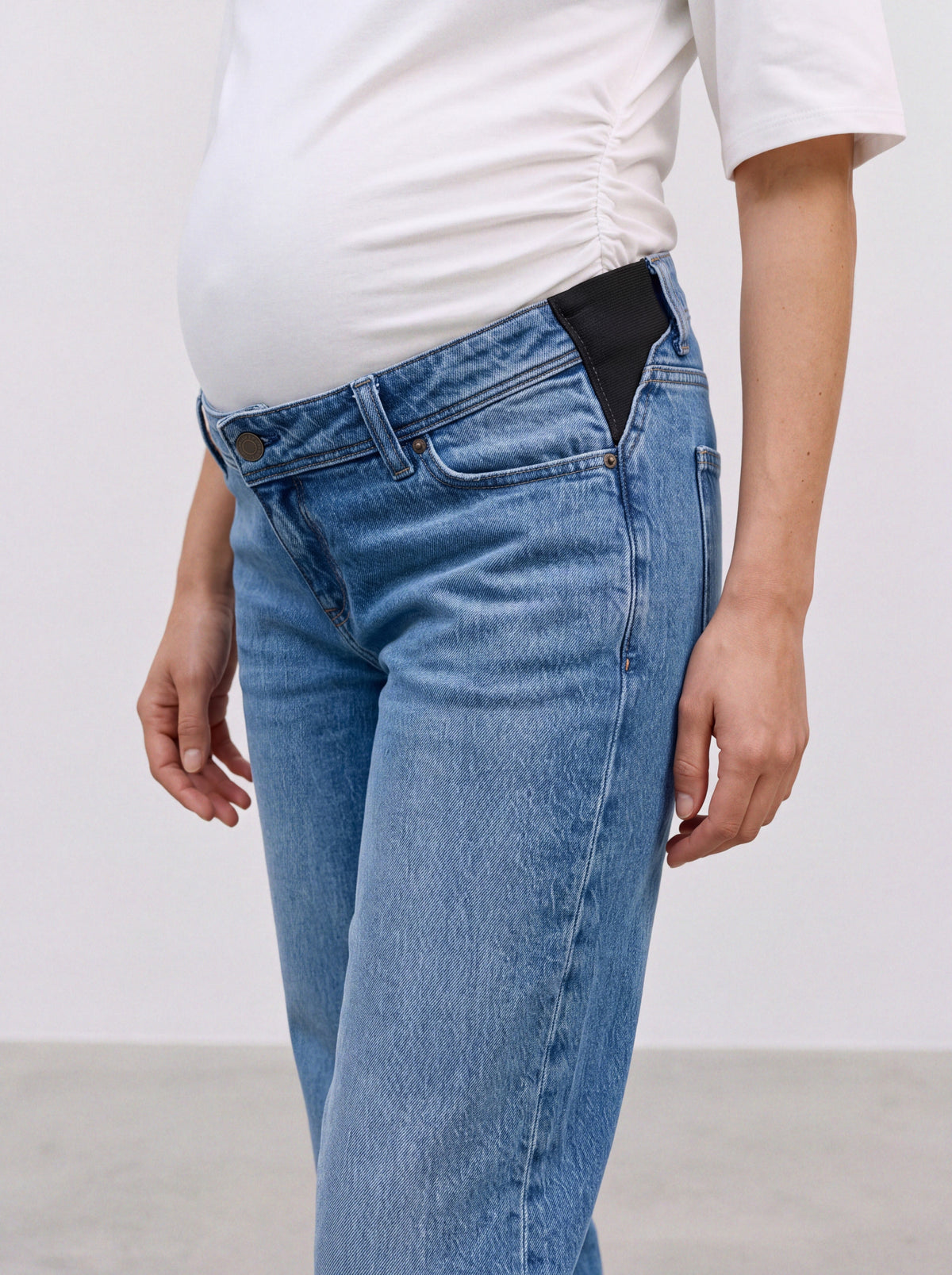 Straight Jeans mit elastischem Bund