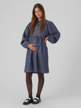 Lade das Bild in den Galerie-Viewer, Mamalicious Kleid für die Schwangerschaft online mieten bei Mutterkleid. Lange Ärmel mit Bündchen. Stilltauglich dank Knopfleiste
