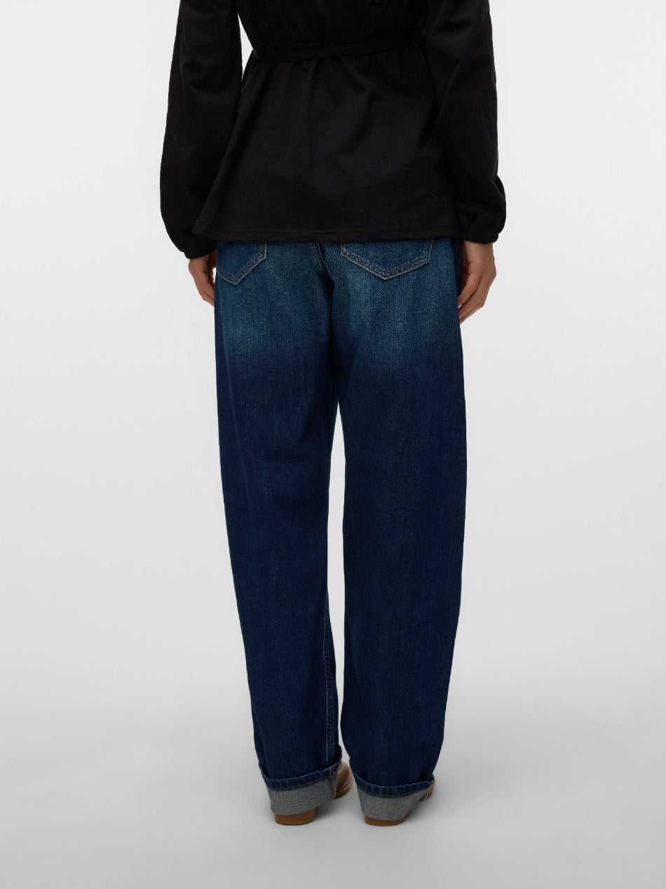 Deine Mamalicious Umstandsjeans mit weitem Bein und weichem Bauchband bei Mutterkleid mieten oder kaufen.