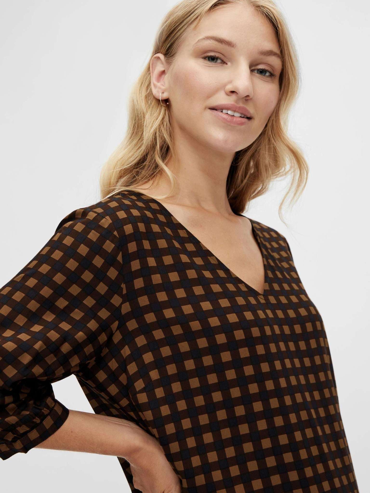 Mutterkleid Umstandskleid von Mamalicious mit V-Ausschnitt und Karomuster schwarzbraun