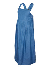 Lade das Bild in den Galerie-Viewer, Mamalicious Jeans Latz-Umstandskleid kaufen bei Mutterkleid. Latzkleid in Denim Optik

