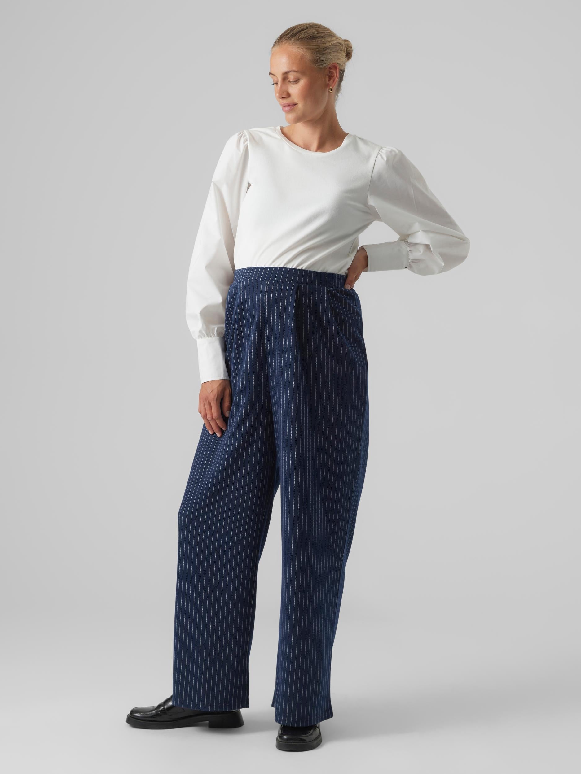 Mamalicious Umstandsblusenshirt mieten und online kaufen bei Mutterkleid Rundhalsausschnitt langer Arm weiß