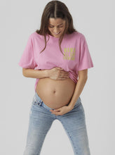 Lade das Bild in den Galerie-Viewer, Mamalicious Schwangerschaftsshirt online kaufen bei Mutterkleid in pink Rundhalsausschnitt Mama Statement Stickerei
