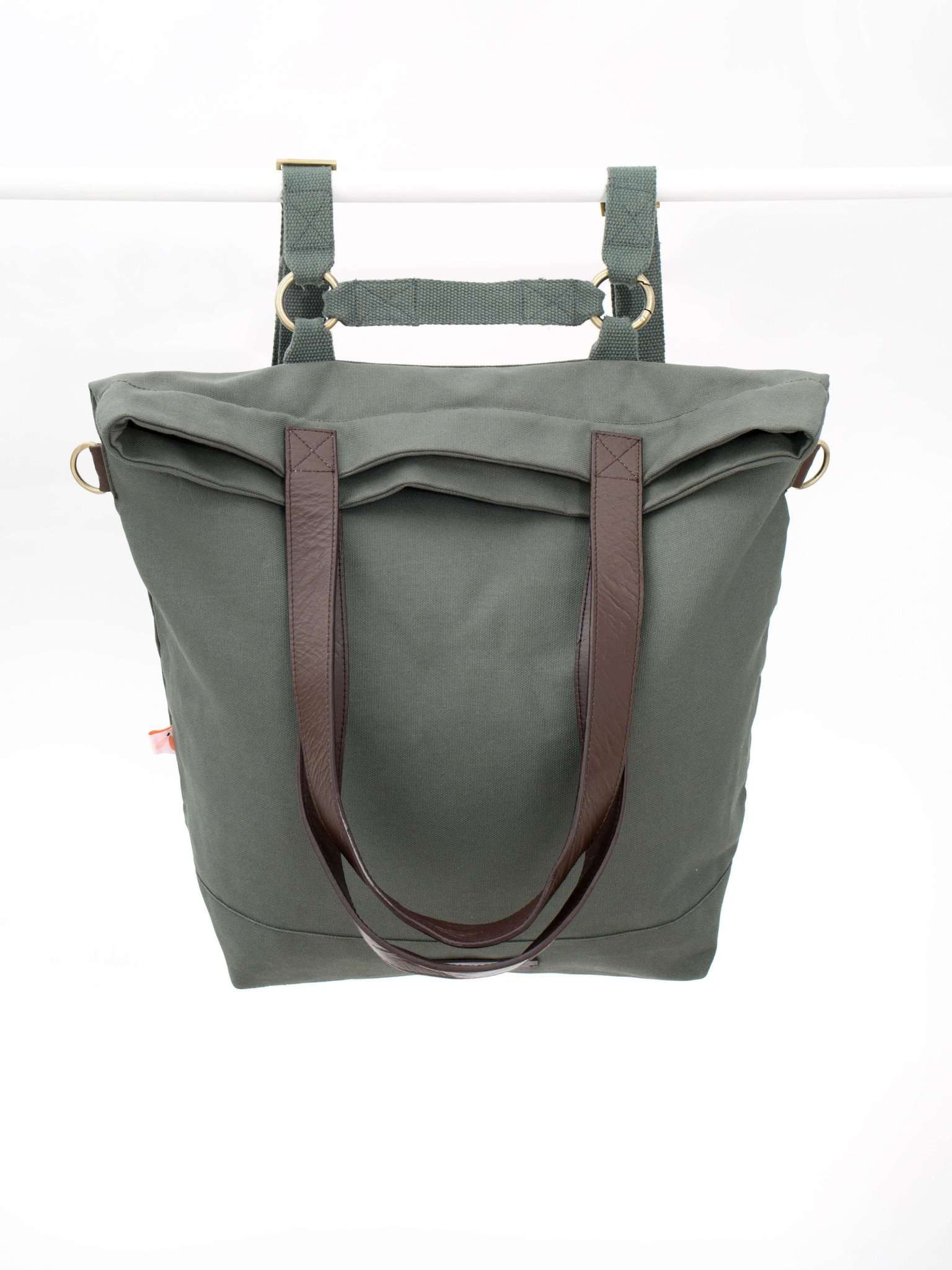 Wickeltasche olivgrün als Rucksack getragen