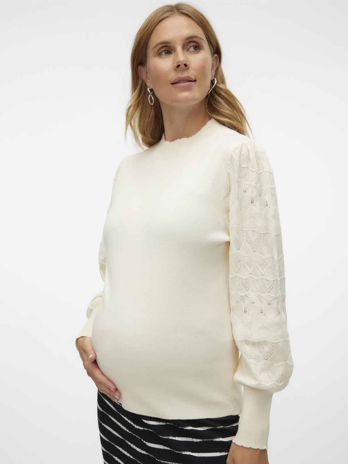 Pullover in creme für die Schwangerschaft mit Spitzendetail an den Ärmeln