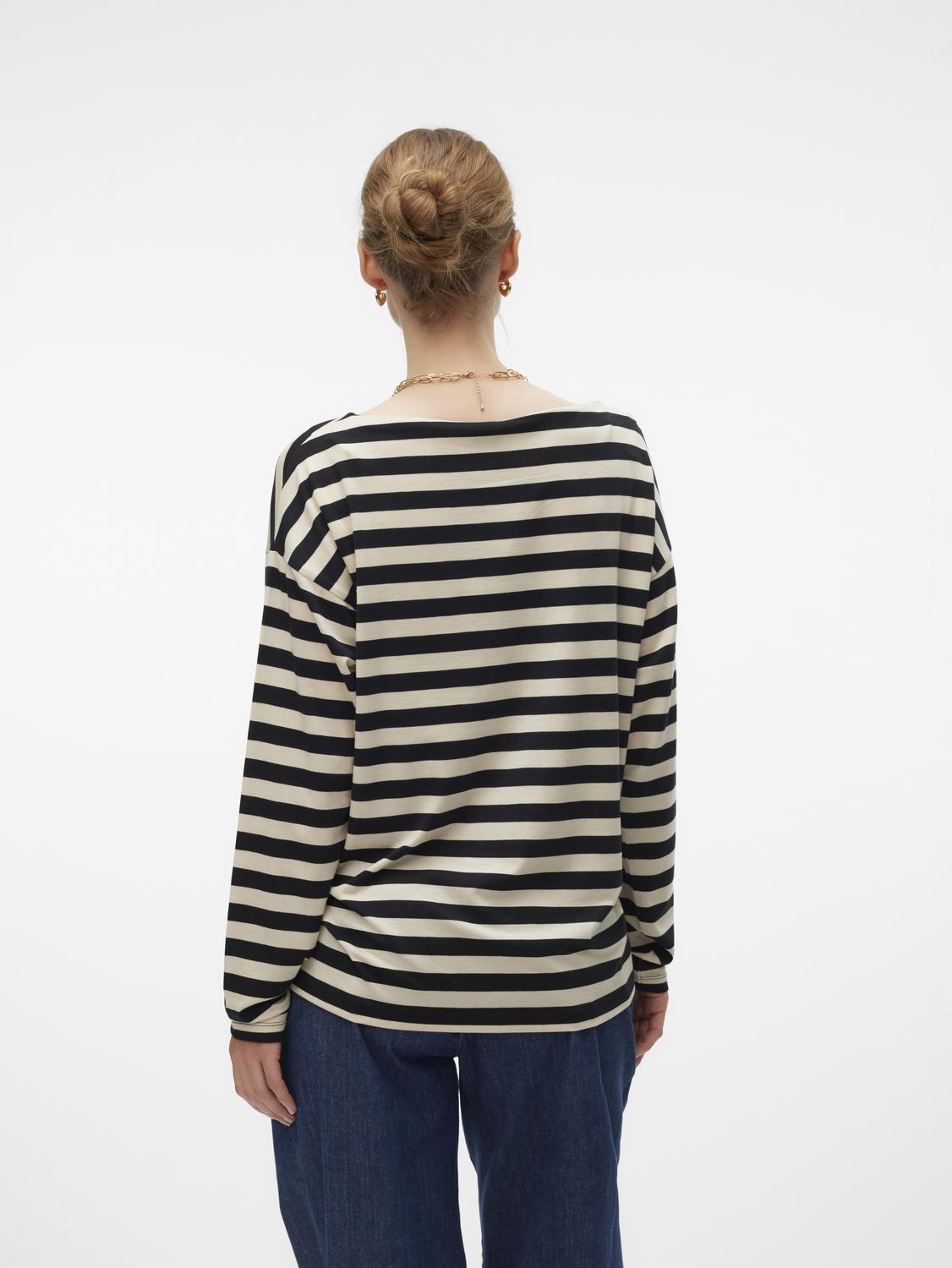 Gestreiftes Longsleeve mit U-Boot-Ausschnitt