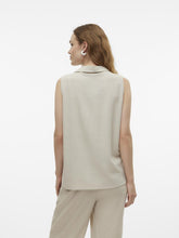 Lade das Bild in den Galerie-Viewer, Vero Moda Maternity Bluse (Umstandsmode) mieten und kaufen bei Mutterkleid ohne Arm beige Resort-Kragen 
