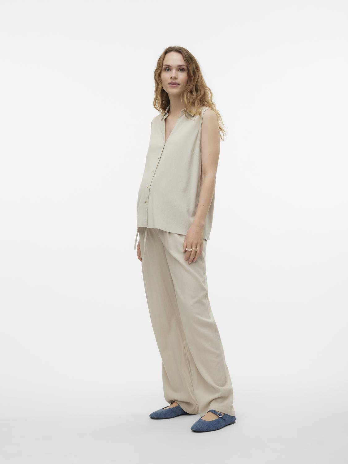 Vero Moda Maternity ärmellose Umstandsbluse mieten und kaufen bei Mutterkleid mit durchgängigen Knöpfen und Hemdkragen