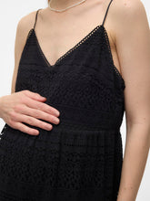 Lade das Bild in den Galerie-Viewer, Vero Moda Maternity Umstands-Spitzenkleid leihen und kaufen bei Mutterkleid schwarz
