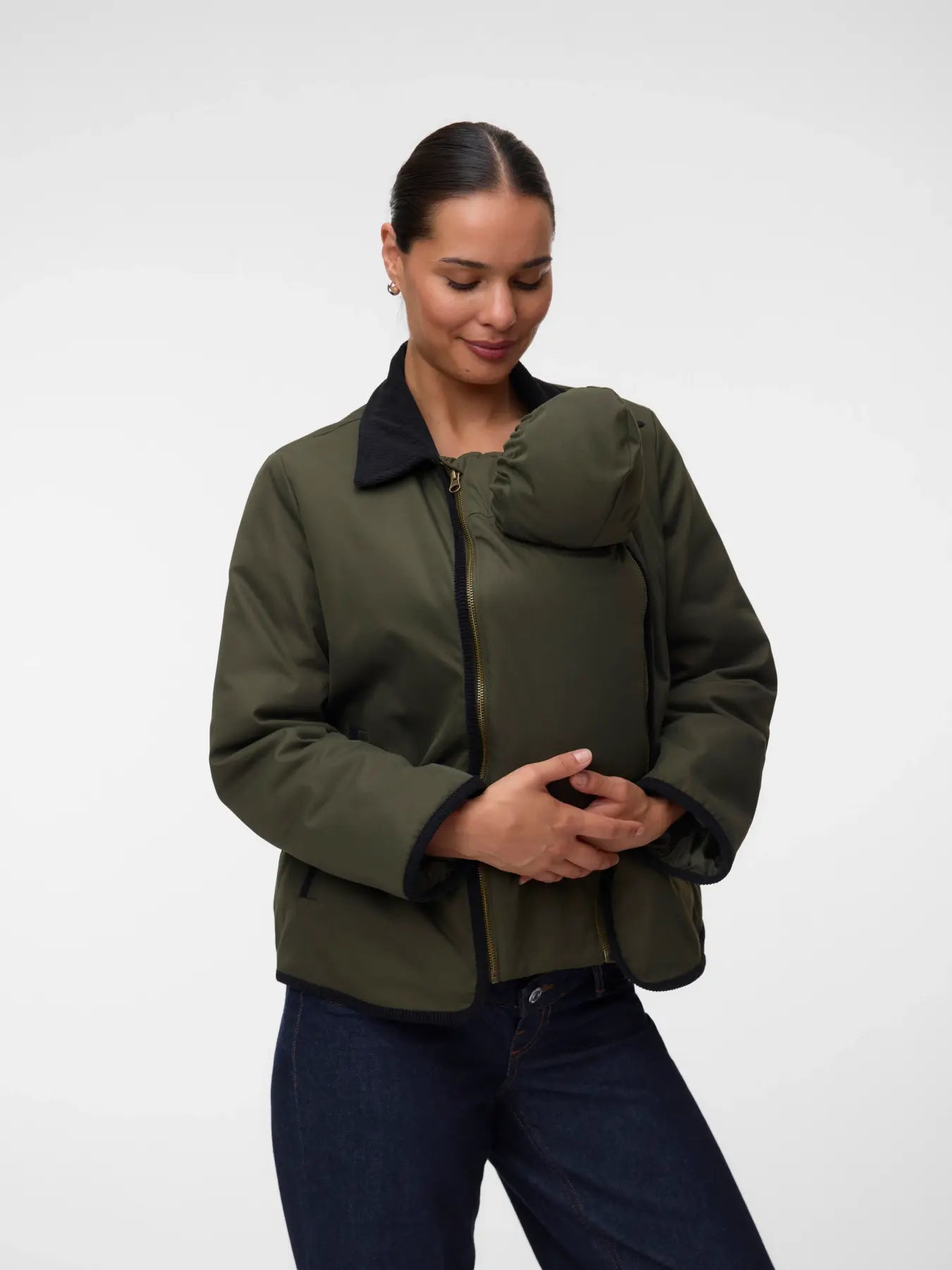 Kurze Jacke mit Cordkragen und Trageeinsatz