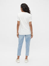 Lade das Bild in den Galerie-Viewer, Weißes Mamalicious Umstands-T-Shirt für die Schwangerschaft online kaufen bei Mutterkleid, aus Baumwolle, kurzarm, Rundhalsausschnitt
