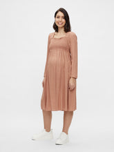 Lade das Bild in den Galerie-Viewer, Mutterkleid Livaeco Umstandskleid mit Tupfenprint in siena-braun von Mamalicious online kaufen oder mieten 
