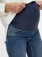 Lade das Bild in den Galerie-Viewer, Mamalicious Mama Skinny Jeans blau mit Bauchband für die Schwangerschaft bei Mutterkleid mieten oder online kaufen
