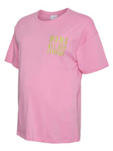 Lade das Bild in den Galerie-Viewer, Mamalicious Umstandsshirt online kaufen bei Mutterkleid, mit Bio-Baumwolle und Neon Mama Statement Stickerei kurzer Arm pink
